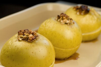 Baked Apples stuffed with Almonds, Honey and Cinnamon