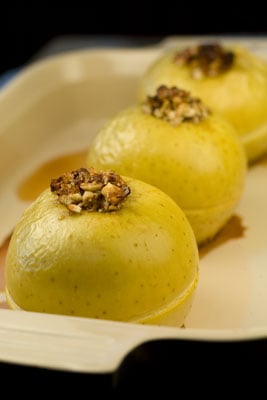 Baked Apples stuffed with Almonds, Honey and Cinnamon