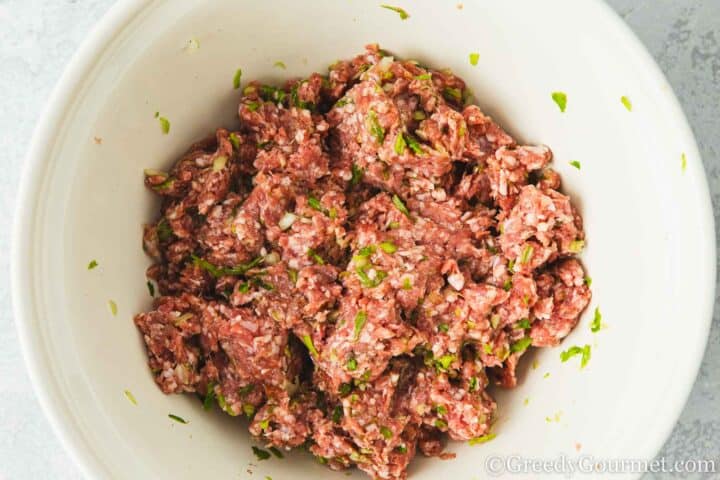 Bowl with flavoured lamb mince.