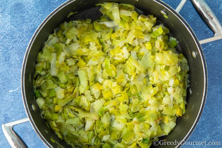 Frying chopped leeks.