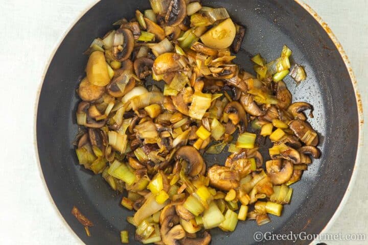 frying mushrooms with leeks.