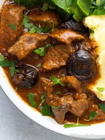 beef and guinness stew featured image.