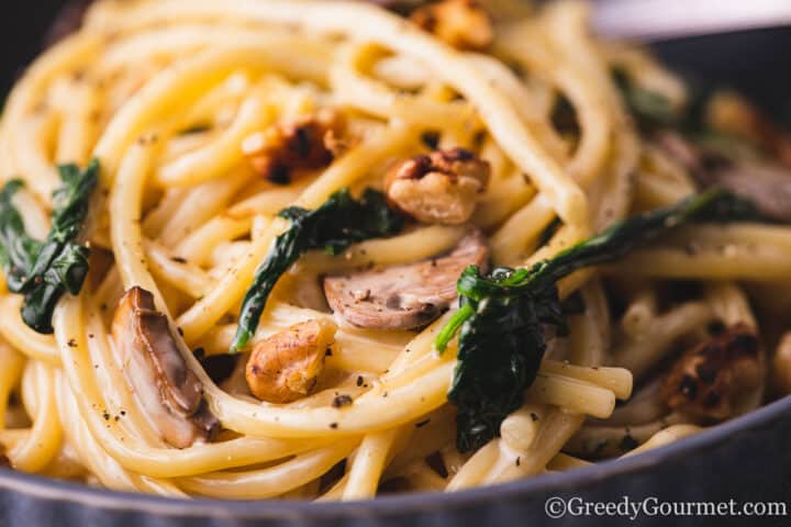 One-Pot Gorgonzola, Walnut and Spinach Pasta (Pasta Gorgonzola e Noci) – Skinny Spatula