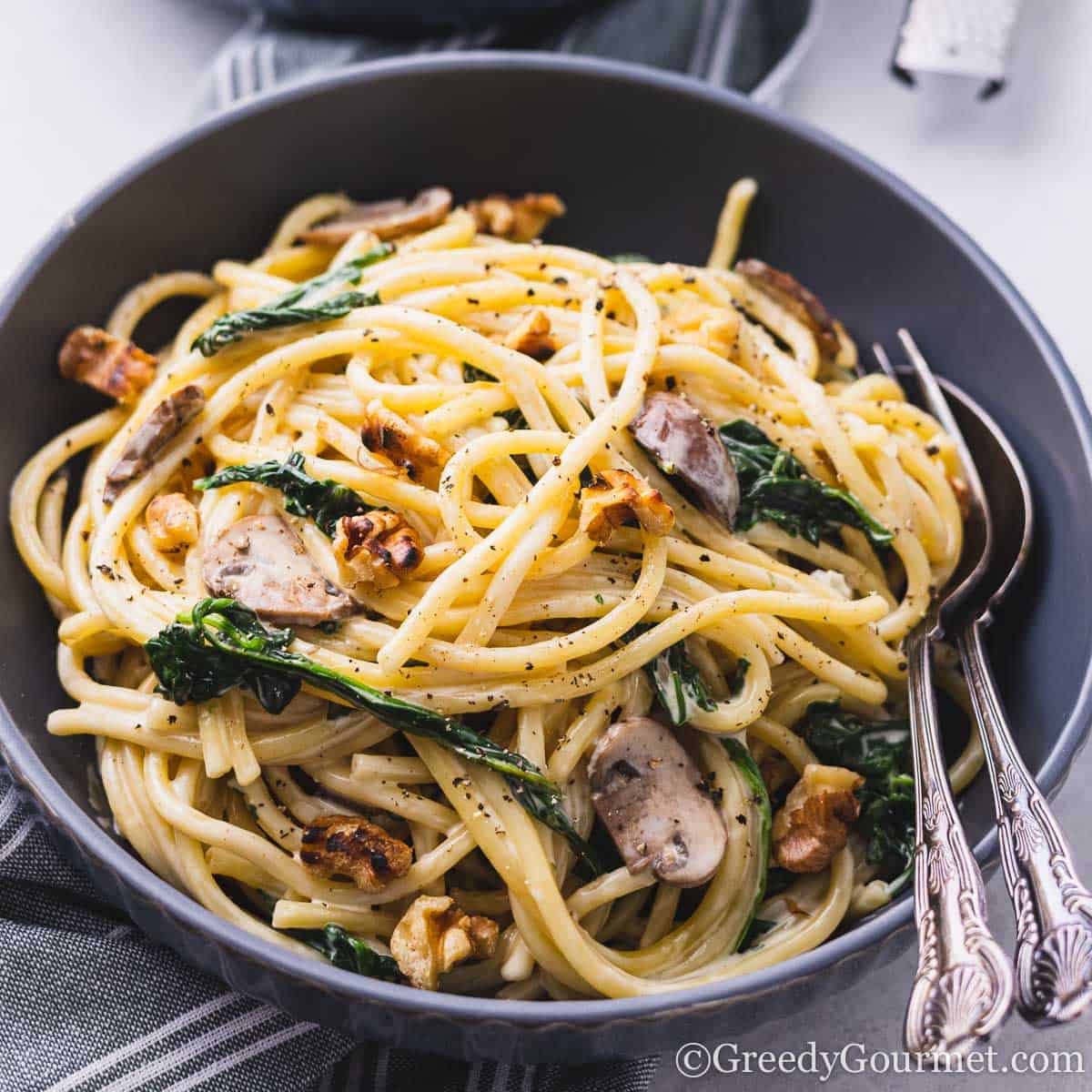 One-Pot Gorgonzola, Walnut and Spinach Pasta (Pasta Gorgonzola e Noci) –  Skinny Spatula