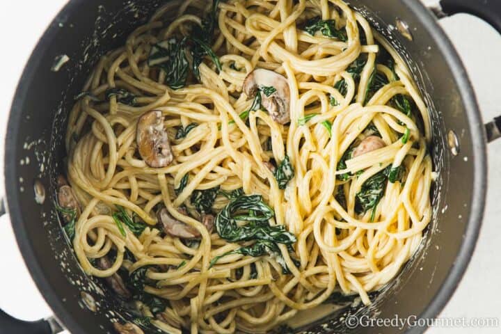 Pasta with Mushrooms and Gorgonzola Cheese Sauce - My Colombian Recipes