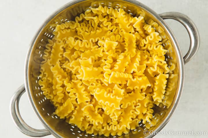 cooked pasta in a collinder.