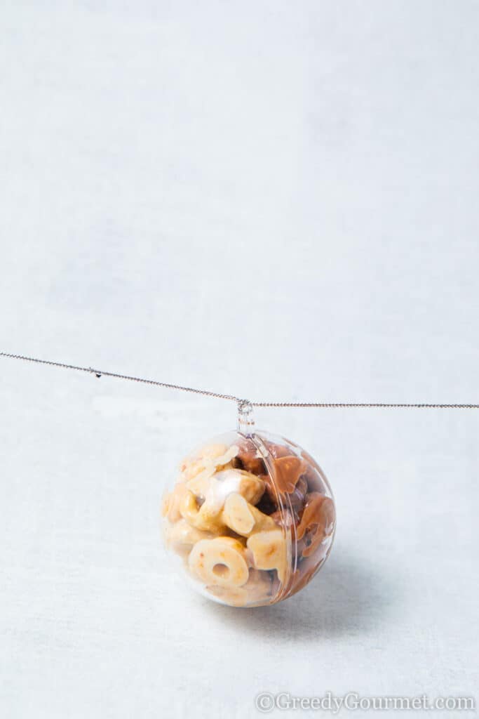 Christmas ornament made of cheerios 