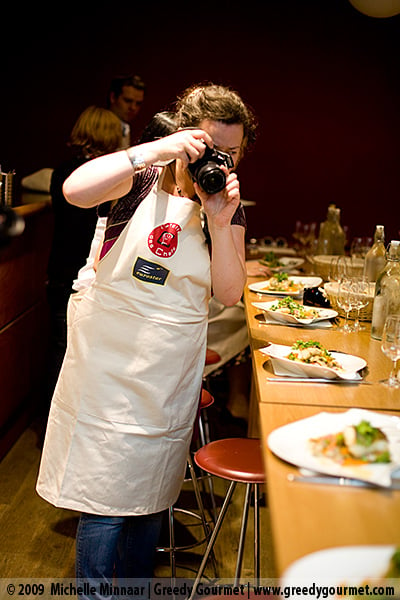 Niamh from Eat Like A Girl taking photos