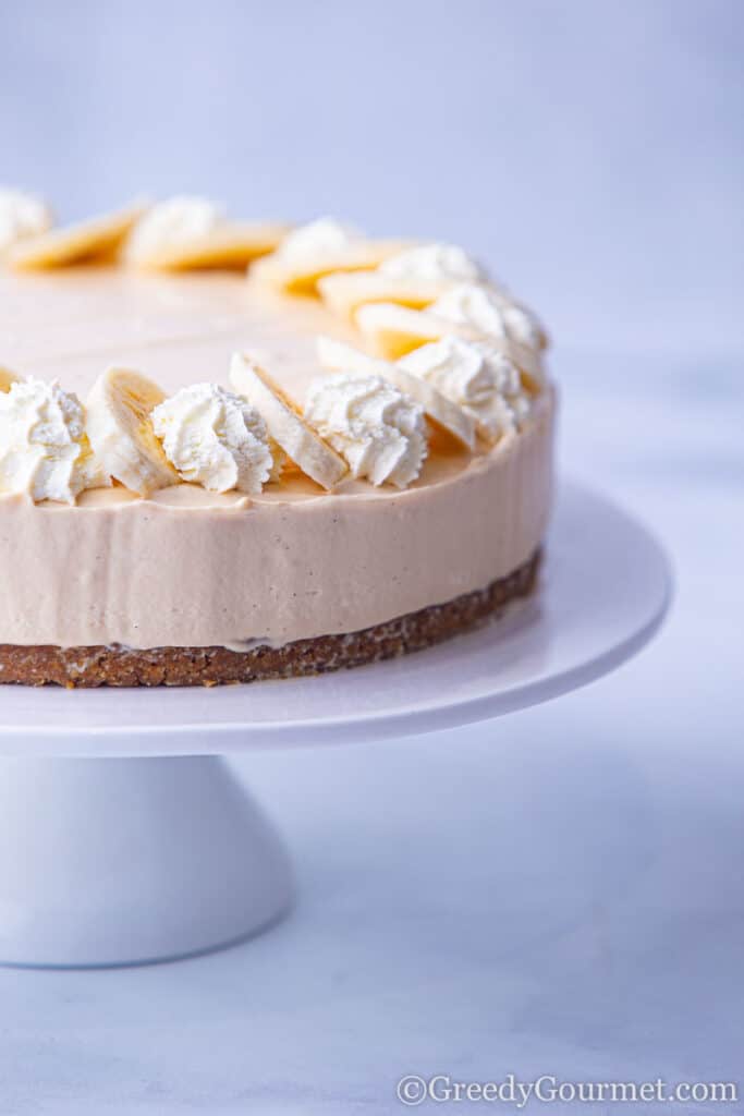 Cheesecake topped with cream and banana