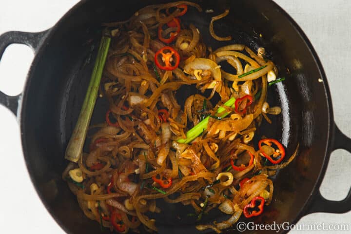 add lemongrass to fried onions.