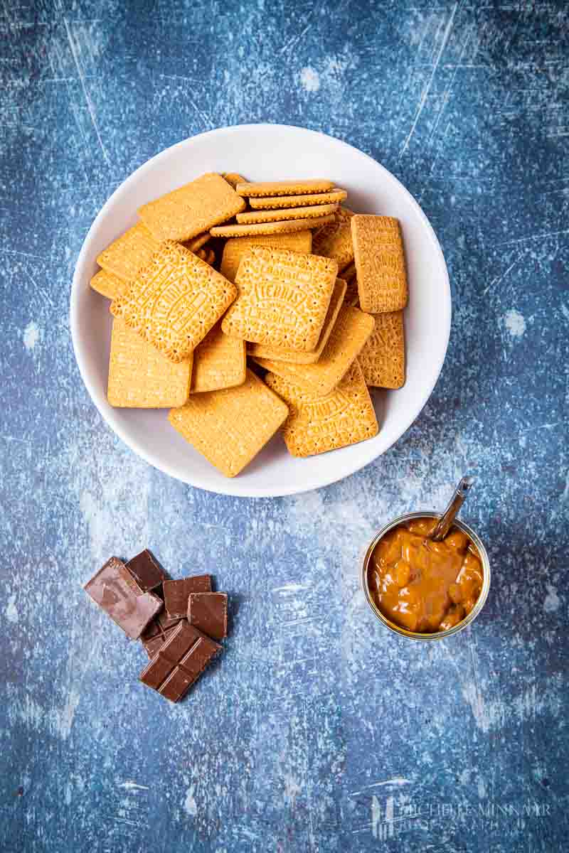 Ingredients to make no bake biscuit cake