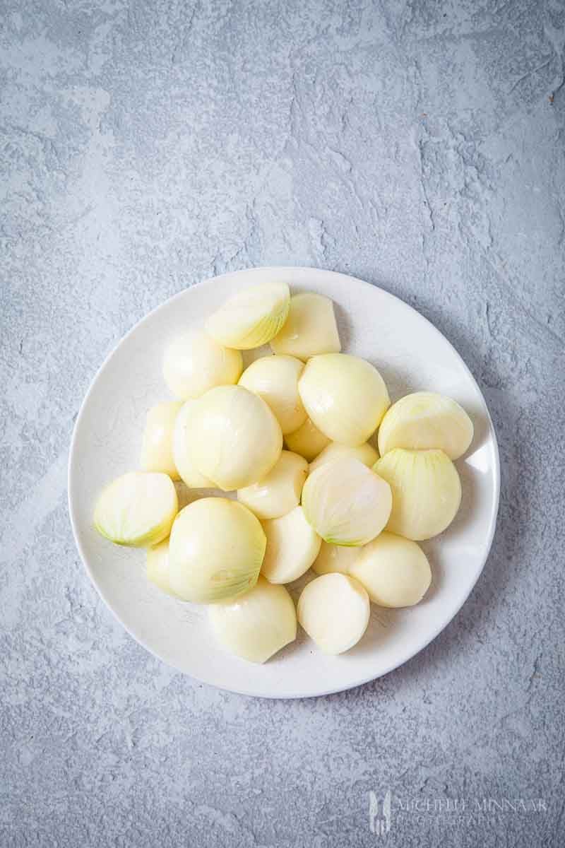 Peeled onions on a plate