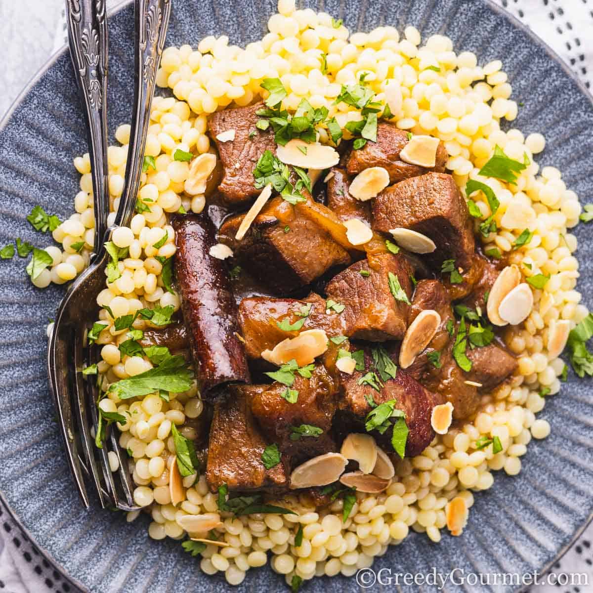 https://www.greedygourmet.com/wp-content/uploads/2013/09/lamb-tagine-feature.jpg