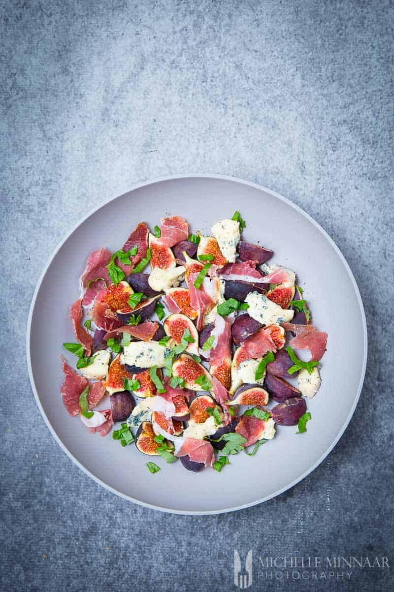 komedie ørn operatør Fig Salad With Parma Ham & Blue Cheese - A Vibrant Fig Salad Full Of  Italian Flavours