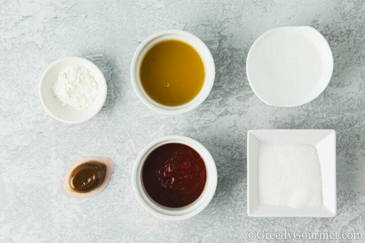 Ketchup, pineapple, juice, cornstarch, vinegar, sugar and stock in small bowls.