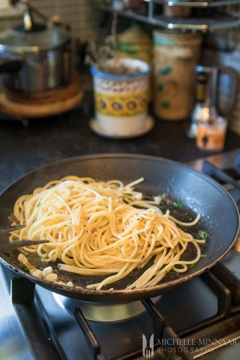 Pasta Sauce Mixing Spaghetti
