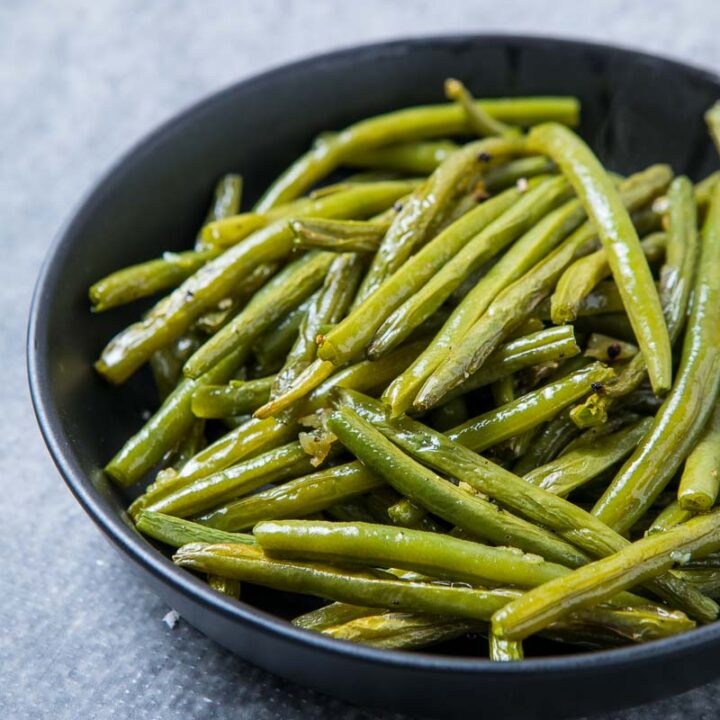 Garlic Roasted Green beans in a black bowl