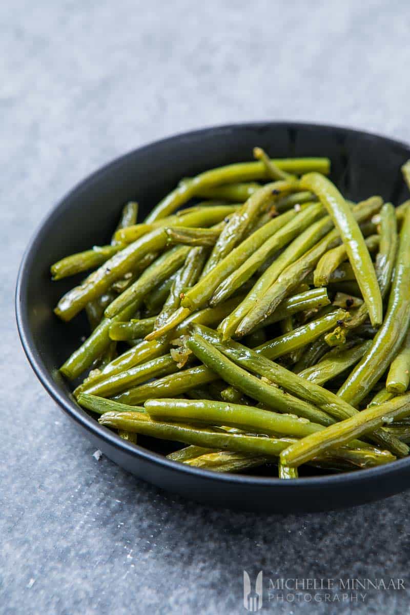 Garlic Roasted Green beans in a black bowl