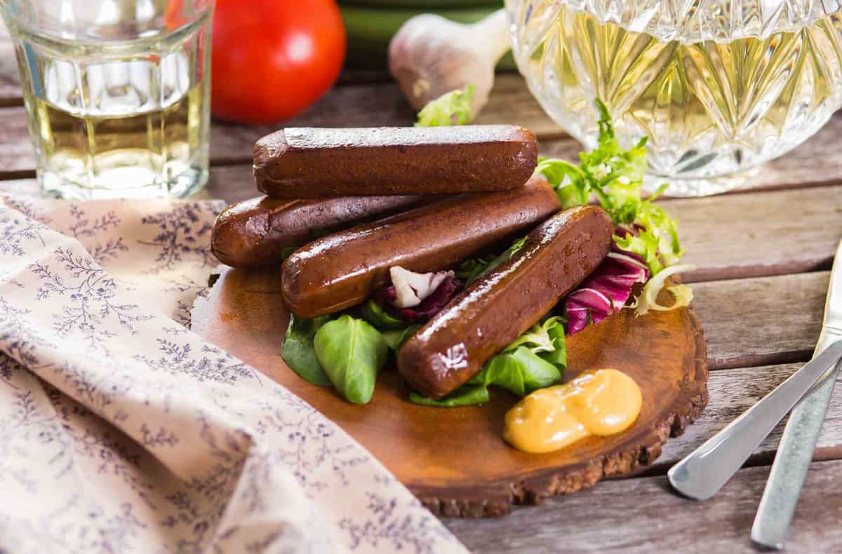Dark brown vegan sausages 