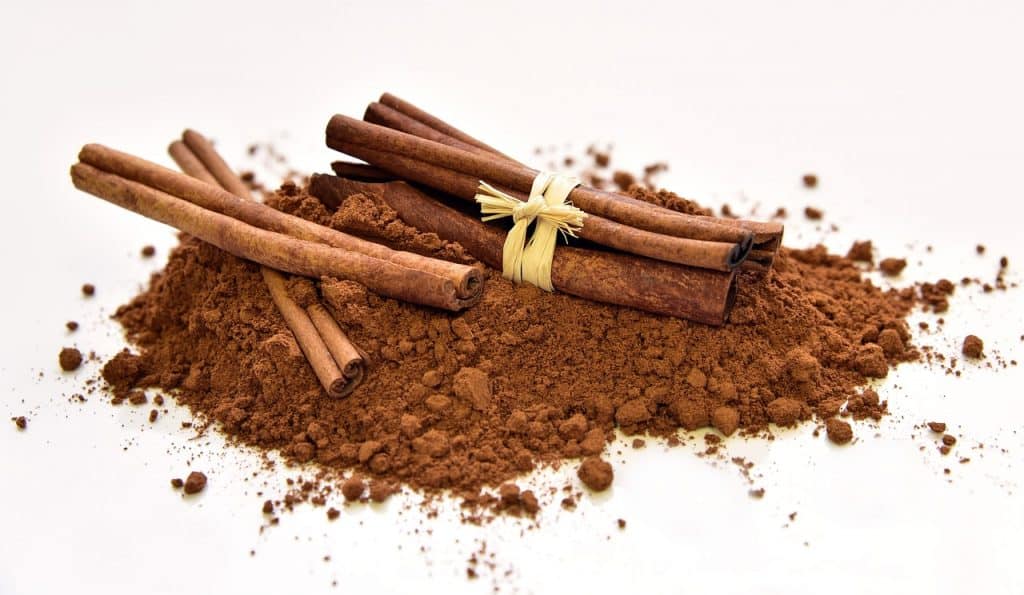 A pile of brown cinnamon and sticks