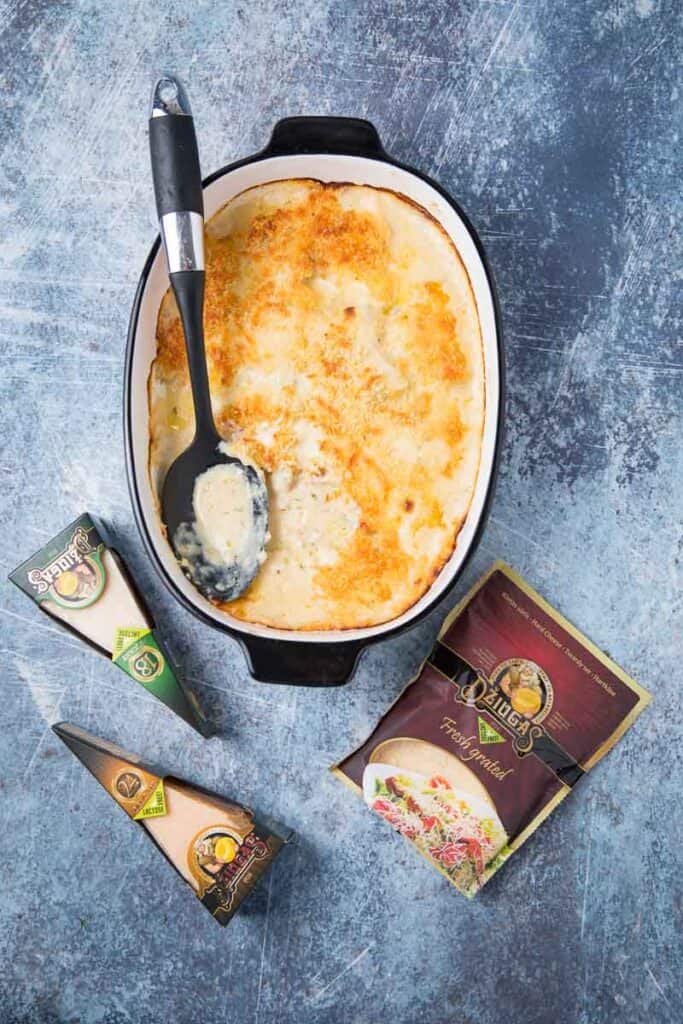 A complete baked cod au gratin with the three cheeses
