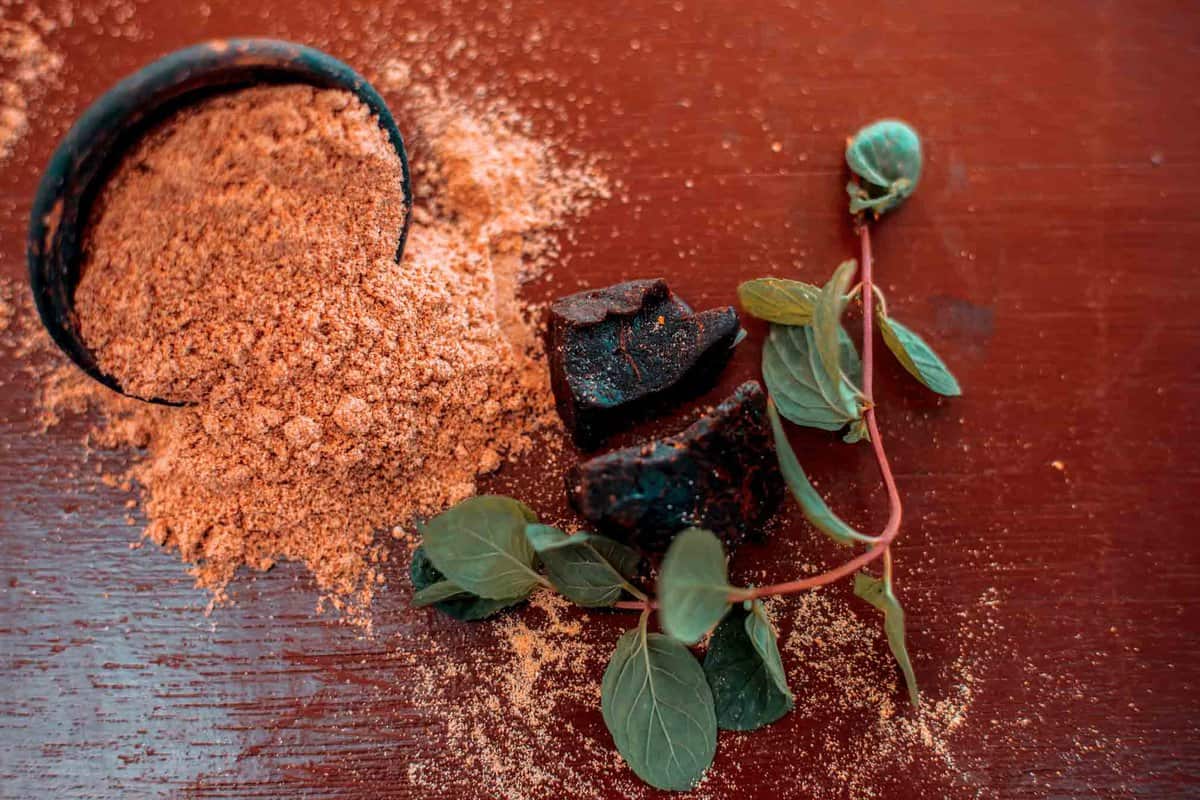 Red powder spilling