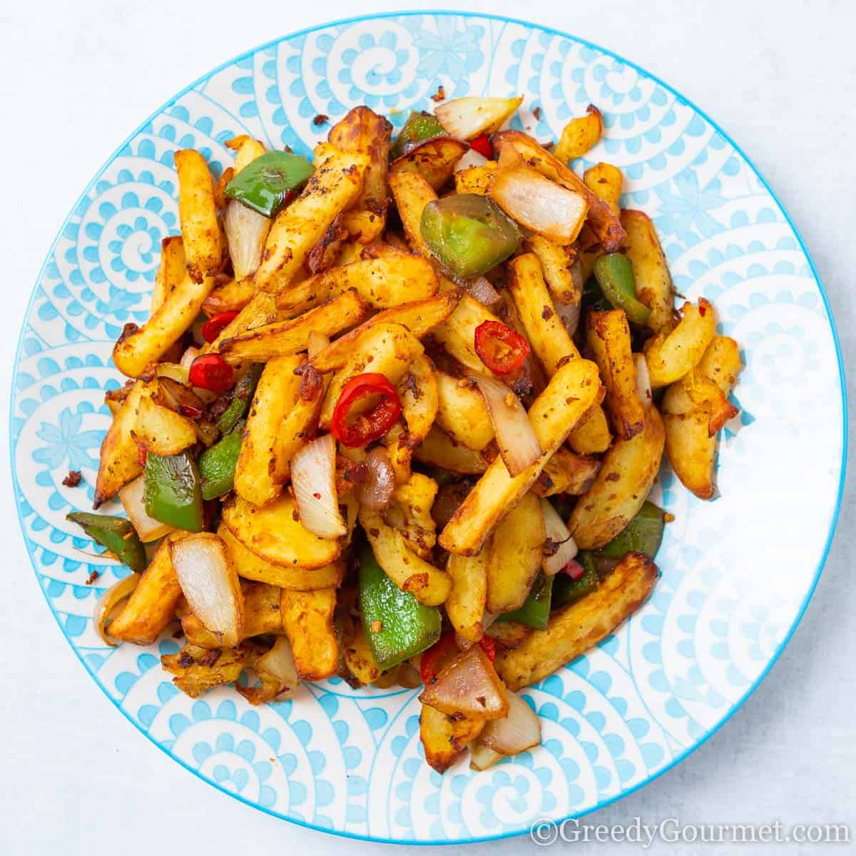 Round plate of salt and pepper chips