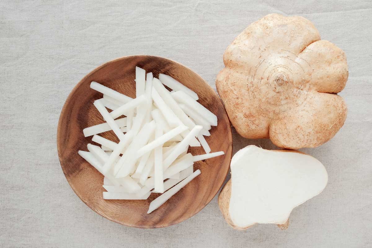 A bowl of white slices of jicama.