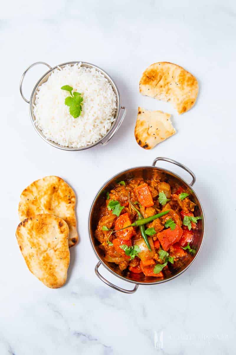 lamb jalfrezi, white rice and naan bread 