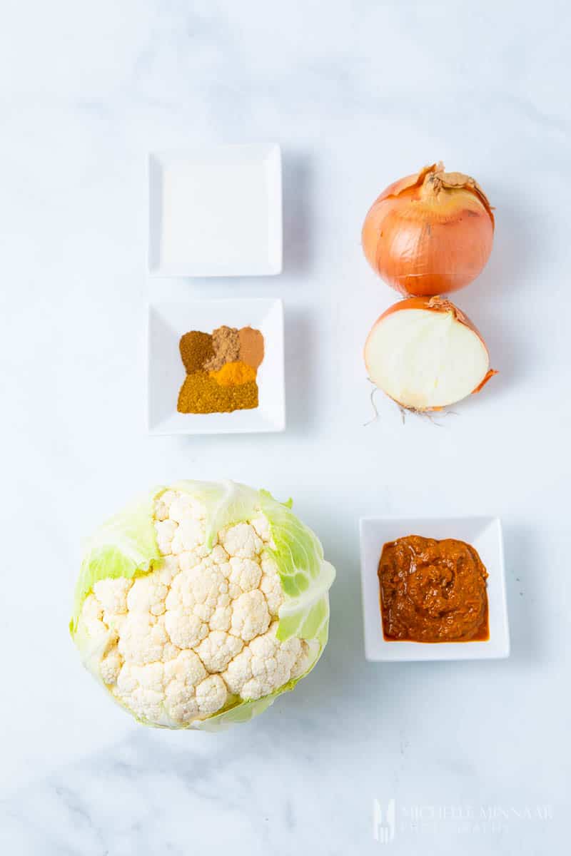 Ingredients to make cauliflower kurma