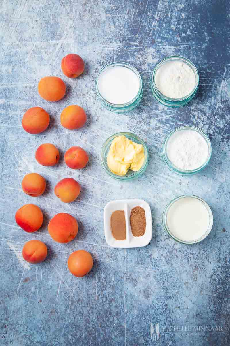 Ingredients to make apricot cobbler