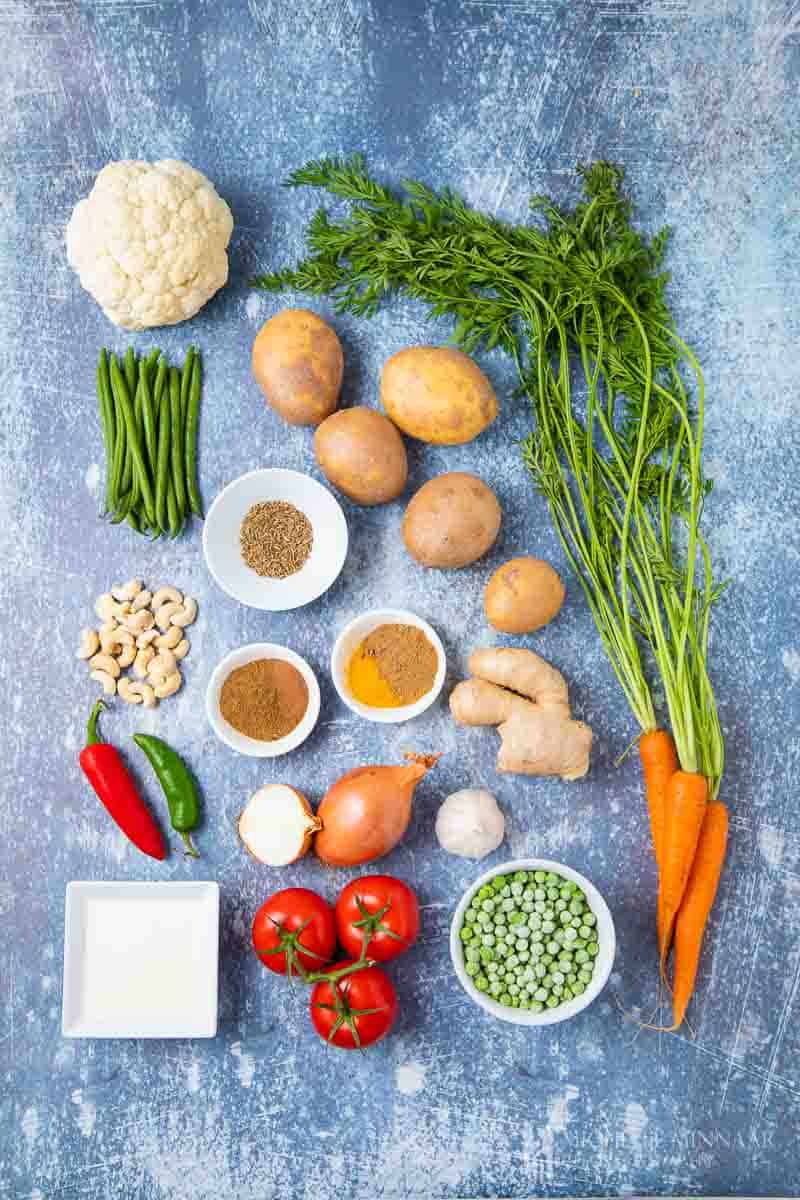 Ingriedents to make mixed vegetable curry