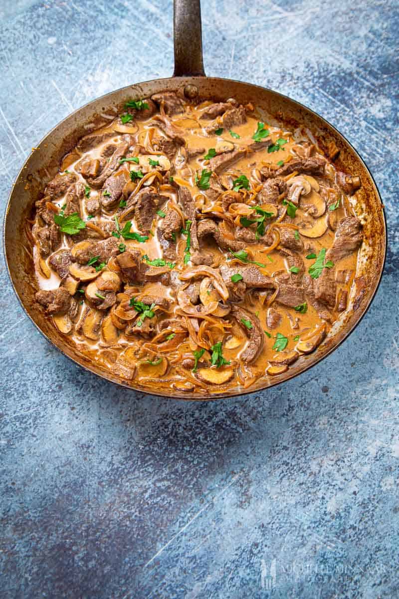 slimming world beef stroganoff in a saute pan 