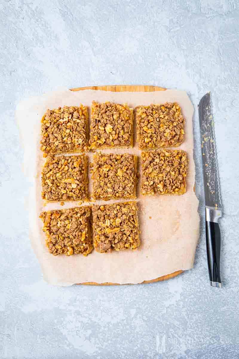 Slices of apple crumble slice and a knife