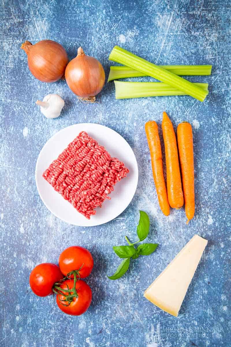 Ingredients to make slimming world spaghetti bolognese