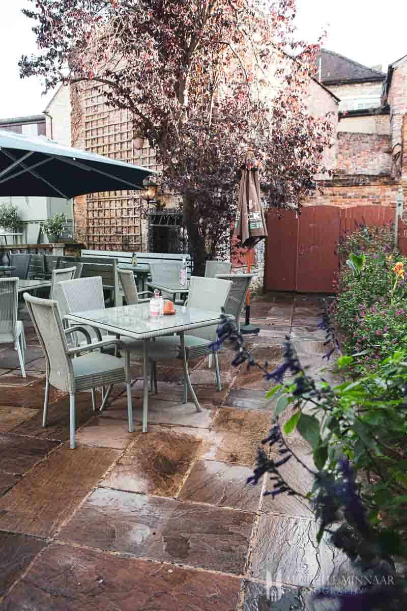 Outdoor patio at The Feathers in Woodstock