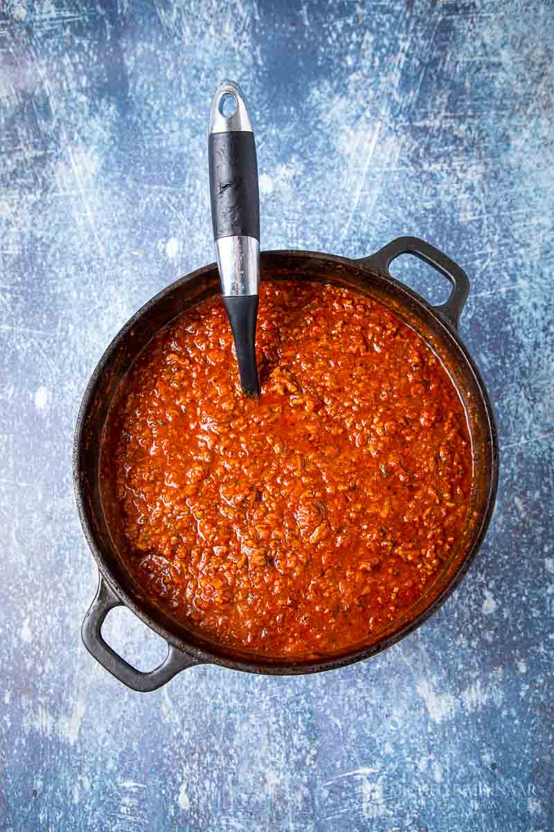 Simmering meat in sauce