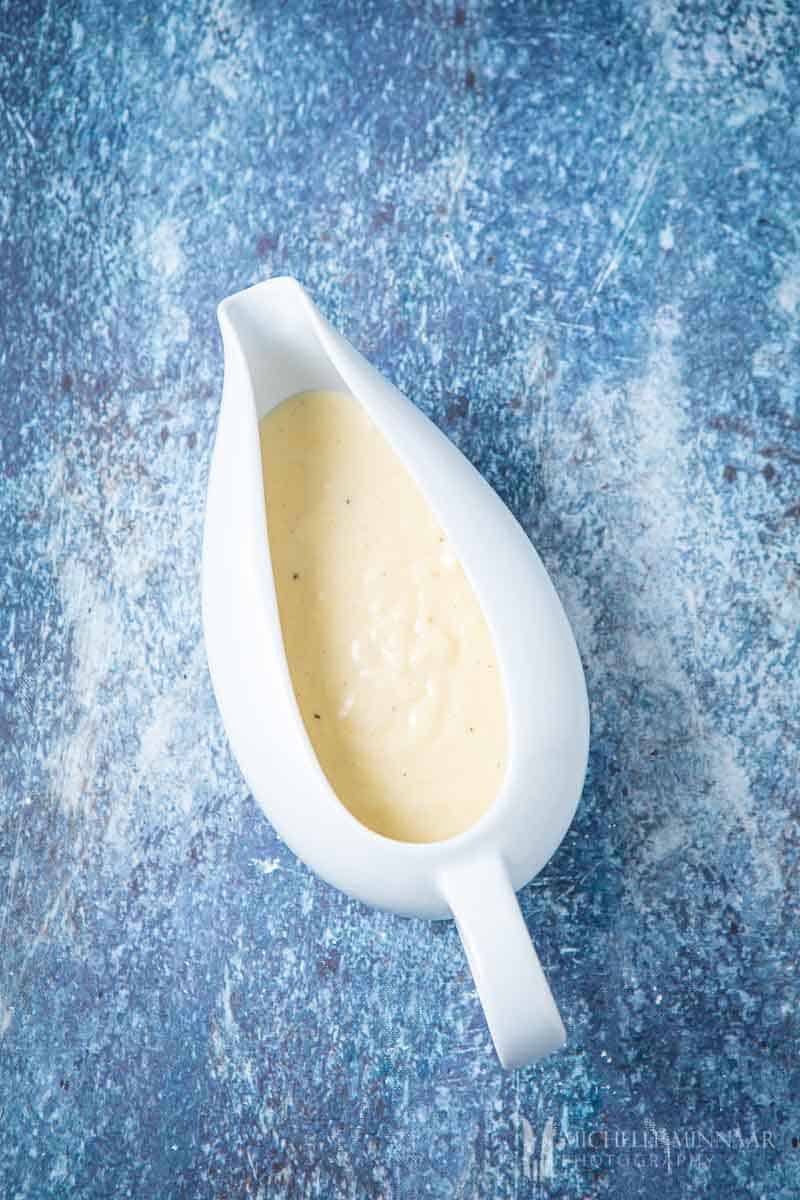 White cream sauce 