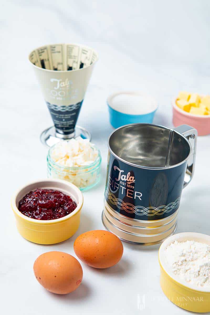 Ingredients to make Louise cake