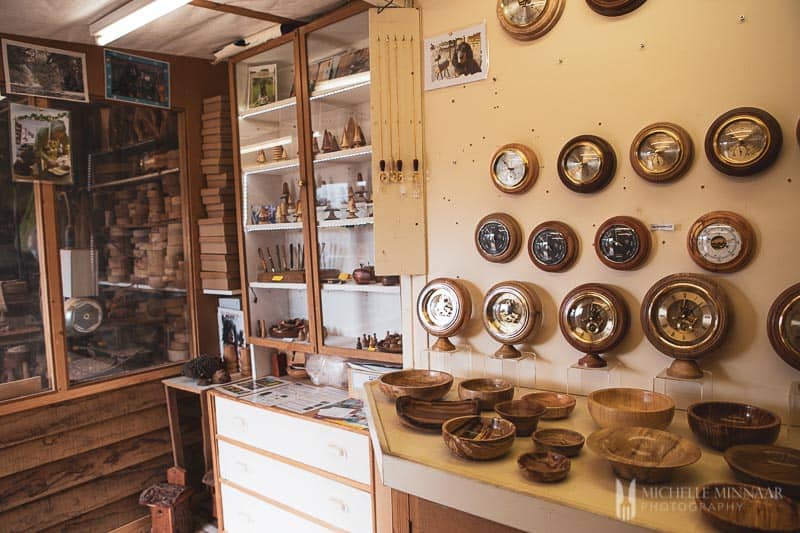 Clocks and bowls in a store 