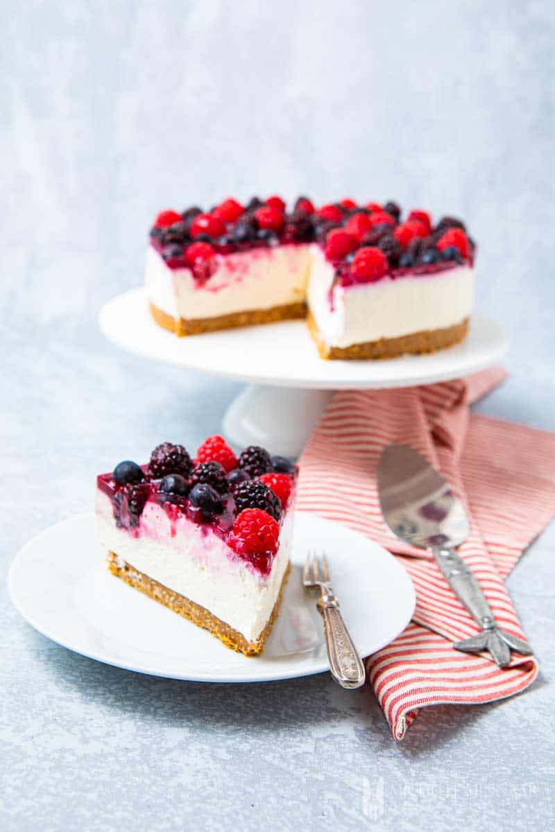 How to Decorate a Cheesecake With Fresh Fruit 