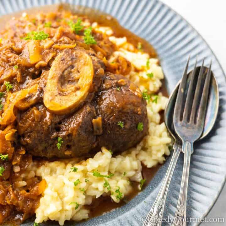 serving of Osso Buco on a blue plate.