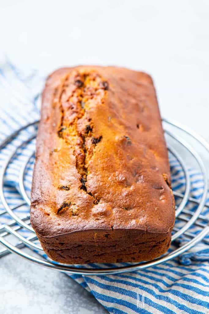 Baked cake out of a tin