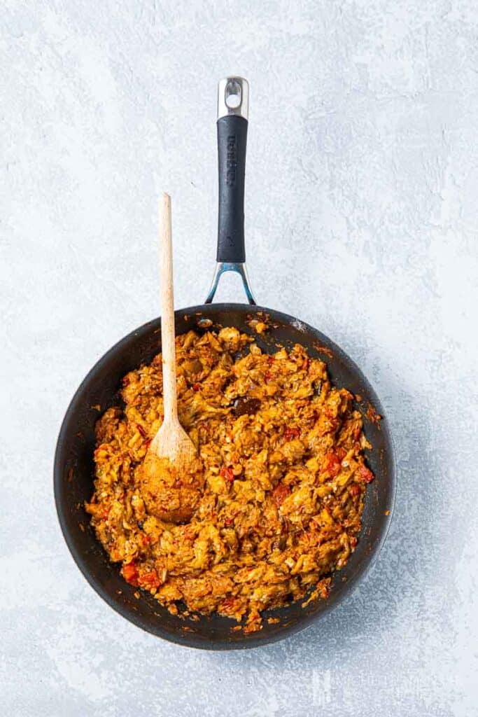 Simmer brinjal bhaji in a pan