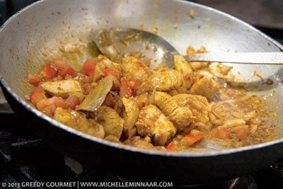 making chicken pathia