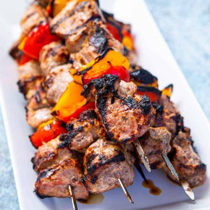 Plate of lamb and peppers on skewers
