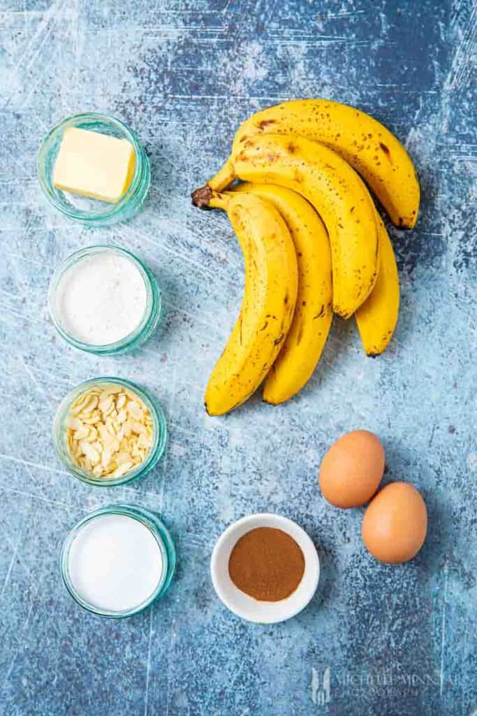 Ingredients to make banana pancakes