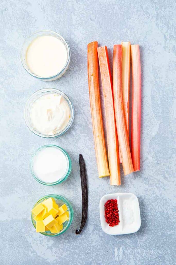 Ingredients to make a No Bake Rhubarb Cheesecake