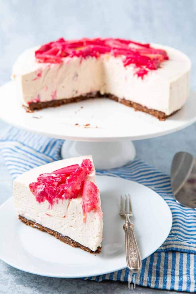 Whole No Bake Rhubarb Cheesecake and a slice removed 
