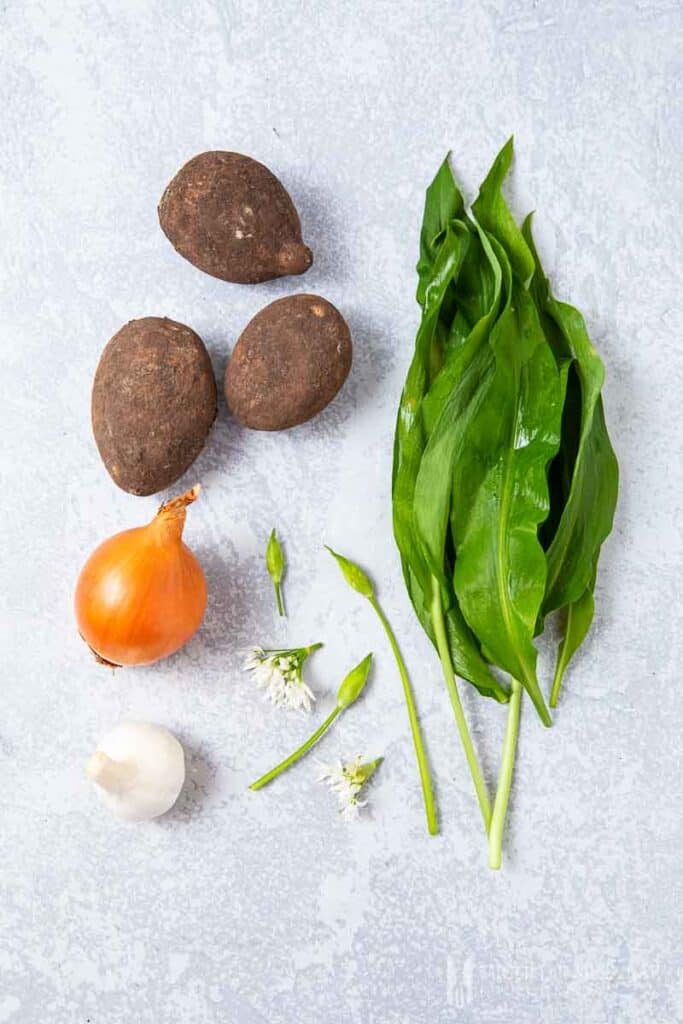 Ingredients to make wild garlic soup